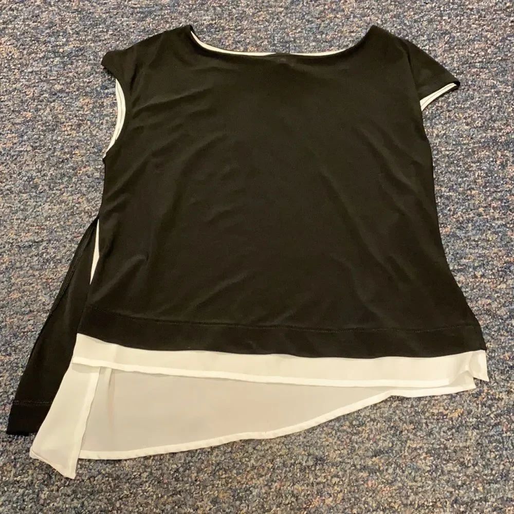 White House Black Market High Low Top sz. S